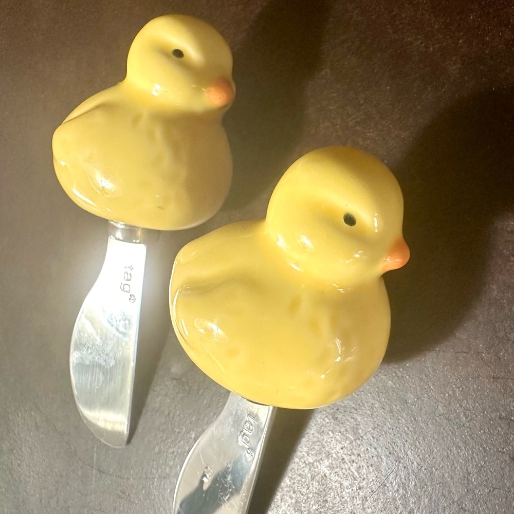 Pair of Tag Yellow Chick Spreaders